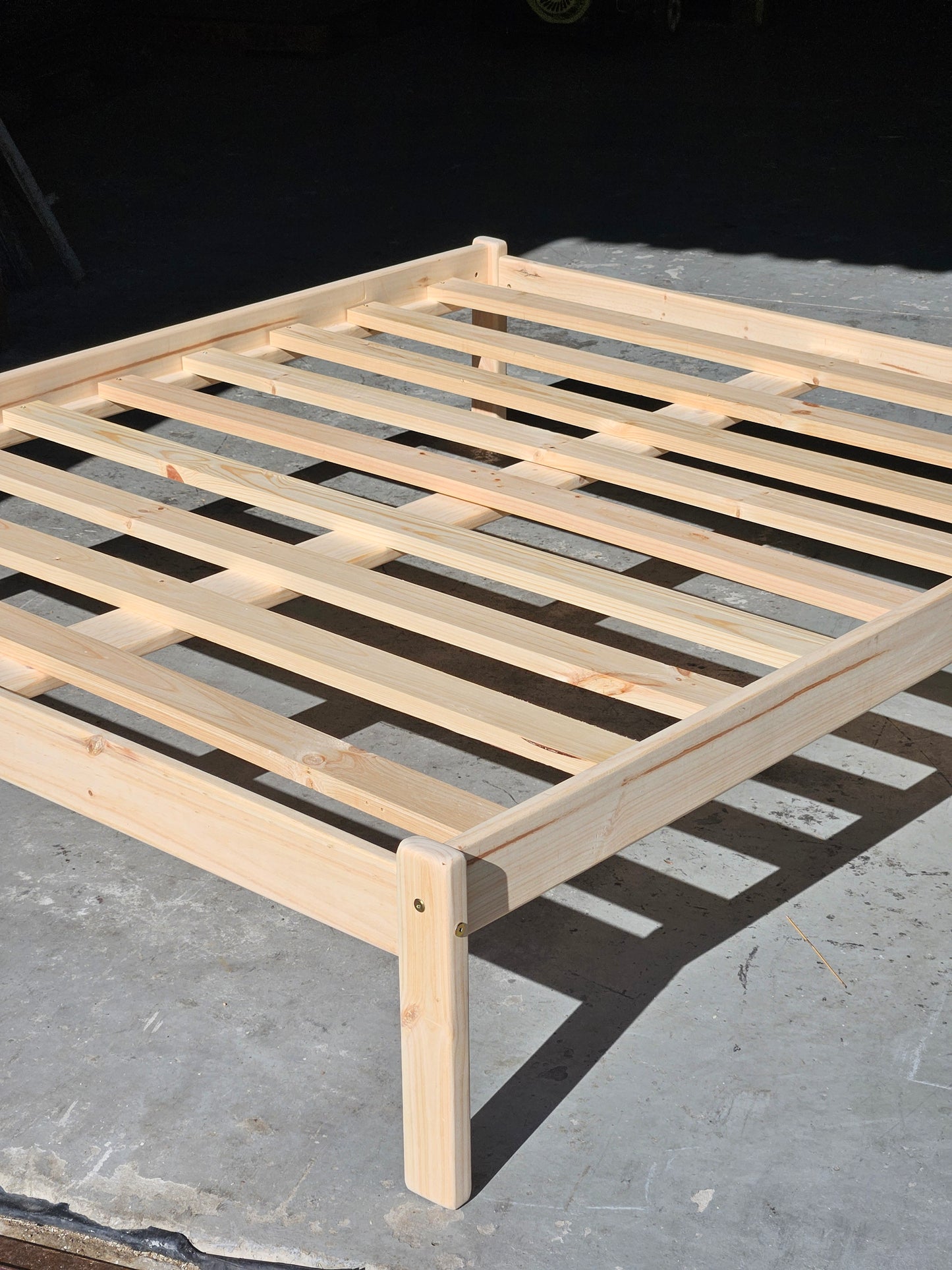 🛏️ Skala Solid Pine Bed Base